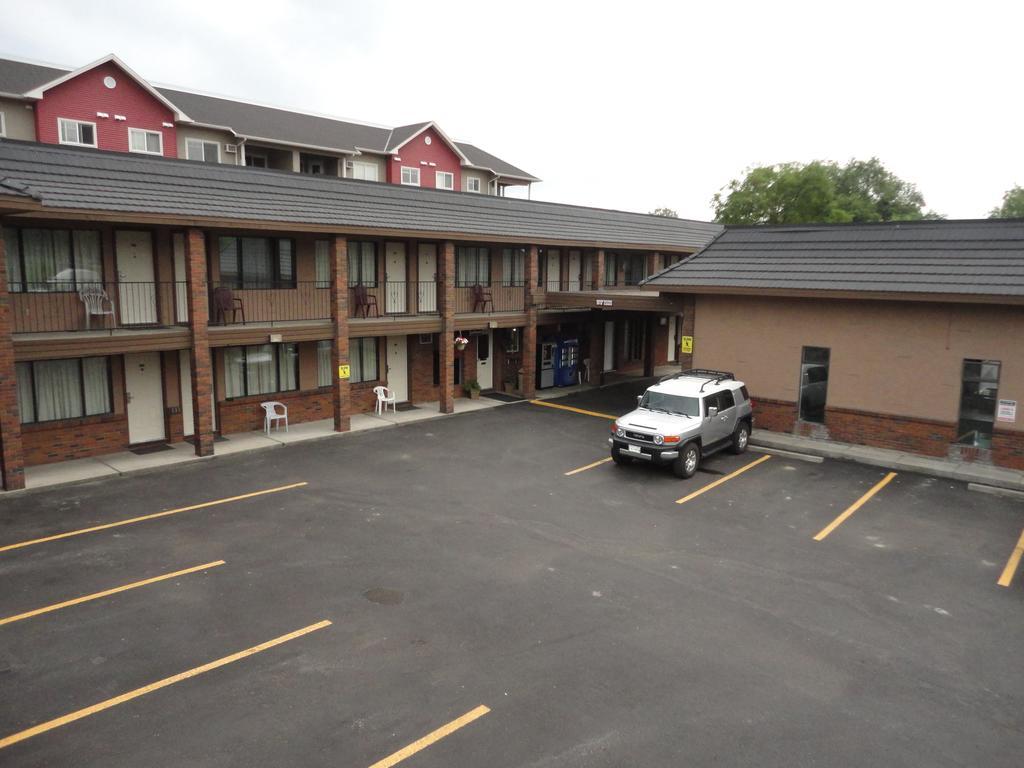 North Pointe Inn And Suites Kelowna Exteriér fotografie