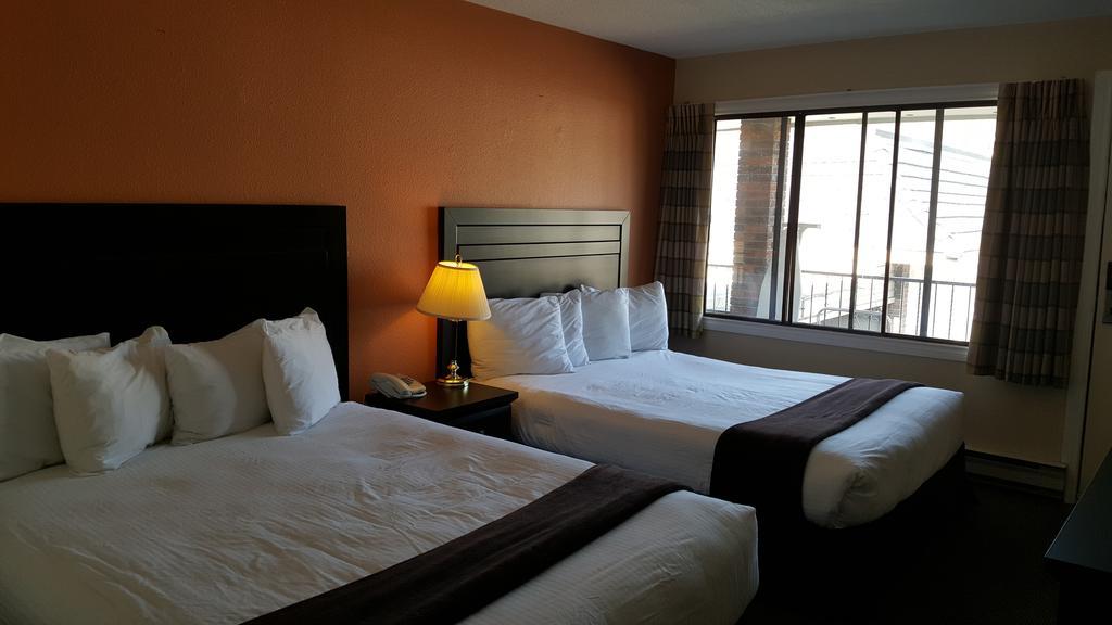 North Pointe Inn And Suites Kelowna Exteriér fotografie